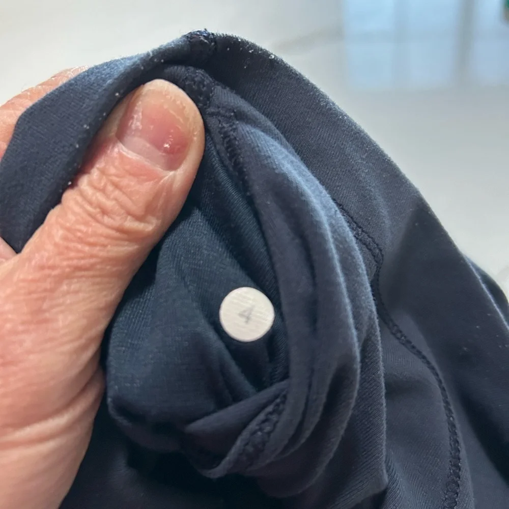 lululemon athletica Women’s Cropped Dark Blue Leggings - Picture 7 of 10